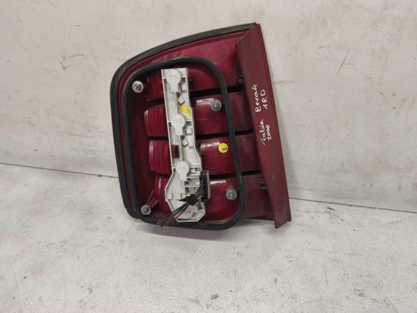 FEU ARRIERE DROIT SKODA FABIA 2005+ SEDAN , BREAK - Vue 2